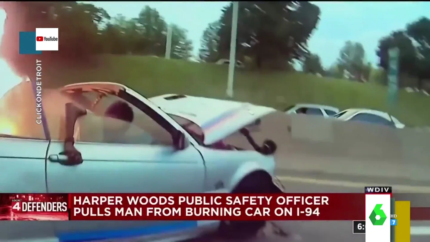 Las espeluznantes imágenes del rescate de un hombre atrapado en un coche ardiendo Las espeluznantes imágenes del rescate de un hombre atrapado en un coche ardiendo