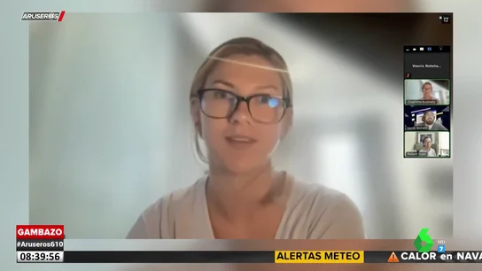 El percance de una joven durante una videollamada con sus jefes y compañeros de trabajo El percance de una joven durante una videollamada con sus jefes y compañeros de trabajo