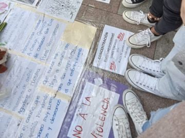 Amigos de Samuel en el homenaje espontáneo en A Coruña
