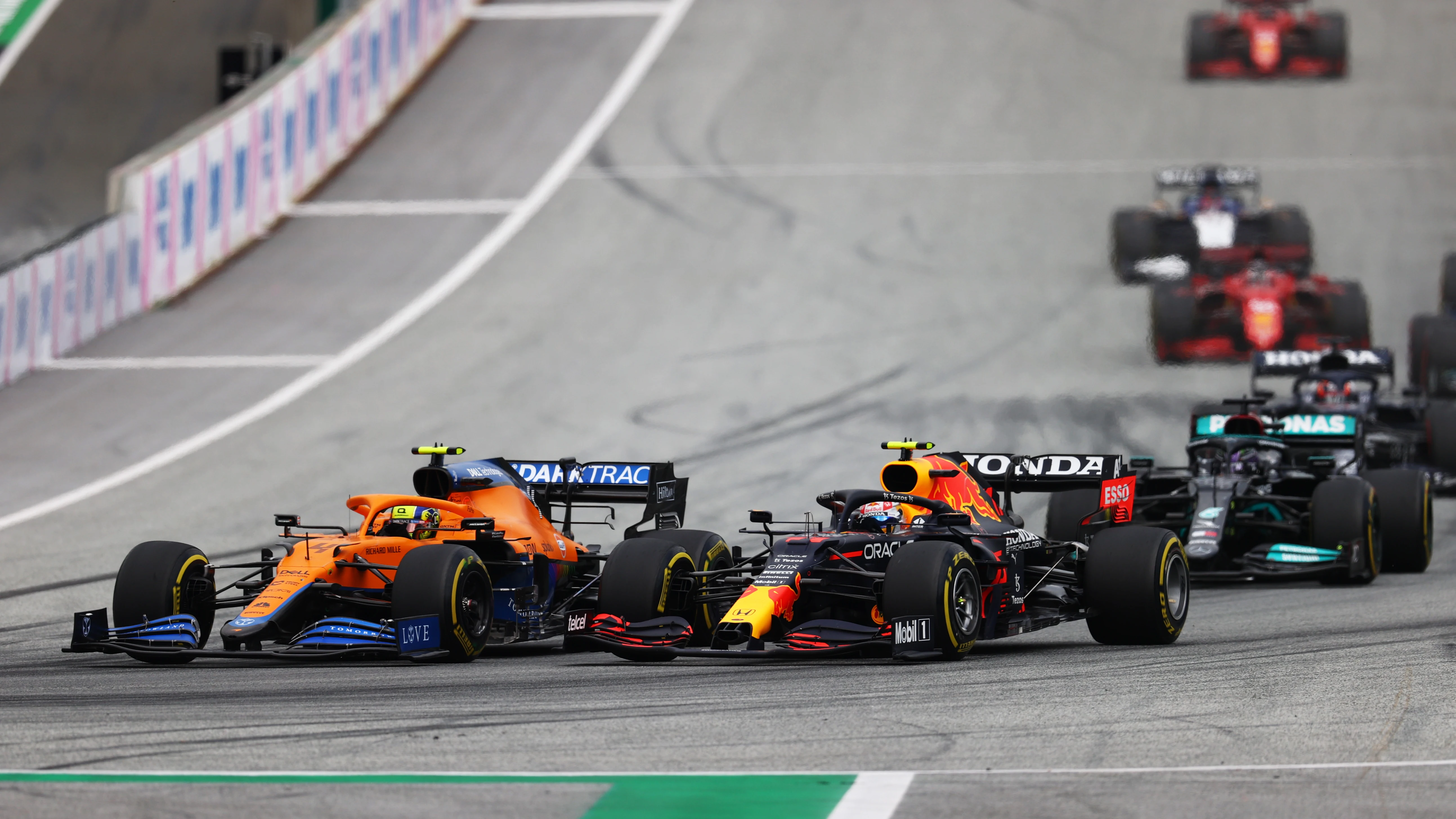 Lando Norris y Sergio Pérez