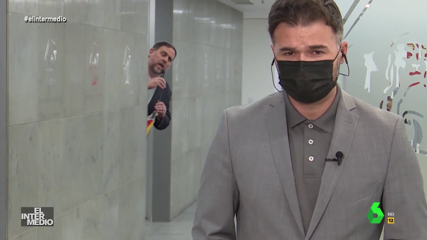 Vídeo manipulado - Junqueras irrumpe una entrevista de Rufián al ritmo de 'Noelia' de Nino Bravo Vídeo manipulado - Junqueras irrumpe una entrevista de Rufián al ritmo de 'Noelia' de Nino Bravo