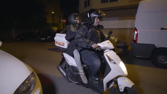 La conducción temeraria de un trabajador sorprende a la jefa infiltrada: "Por la acera voy más rápido" La conducción temeraria de un trabajador sorprende a la jefa infiltrada: "Por la acera voy más rápido"