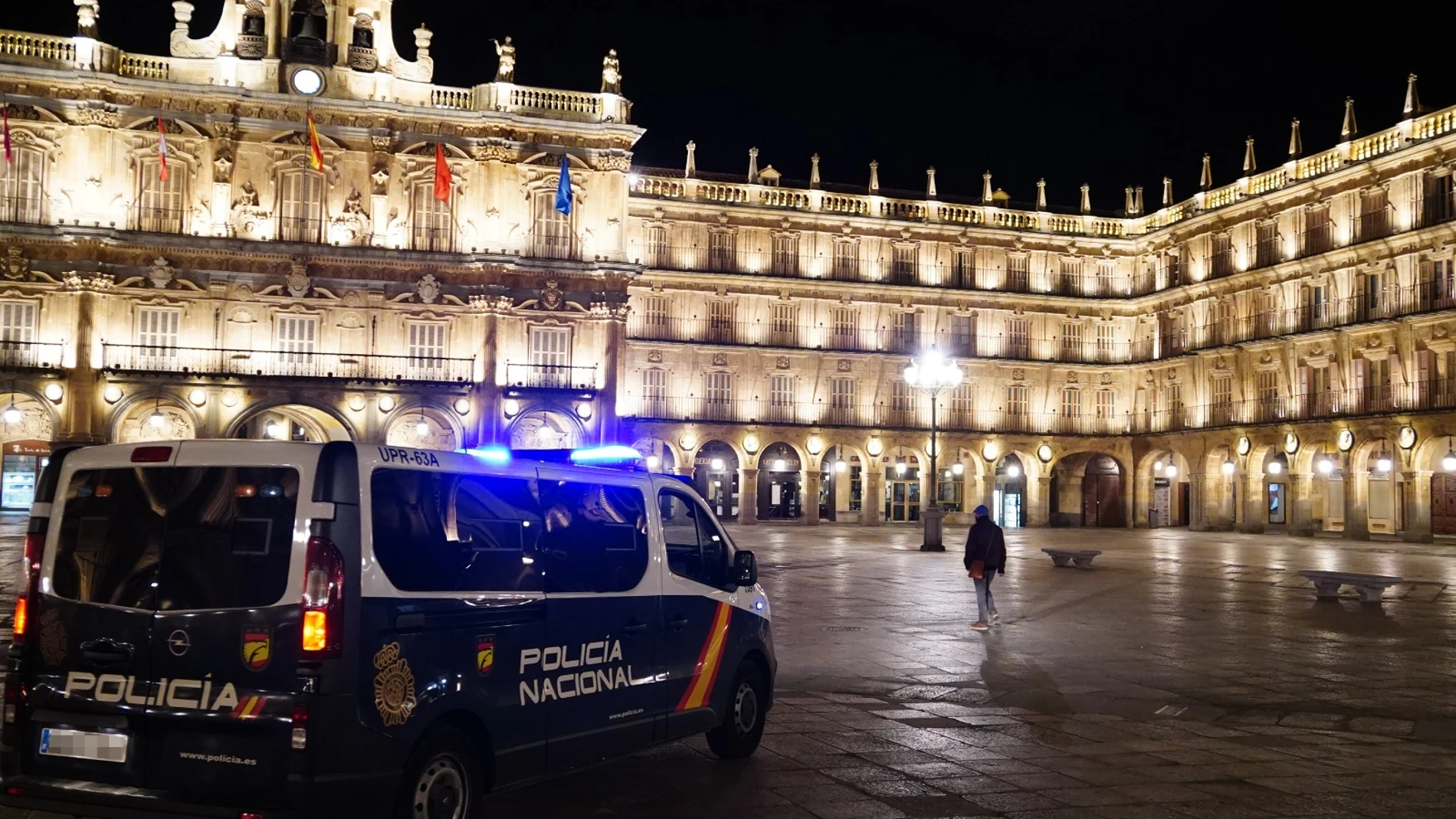 Una unidad de la Policía Nacional en la Plaza Mayor de Salamanca