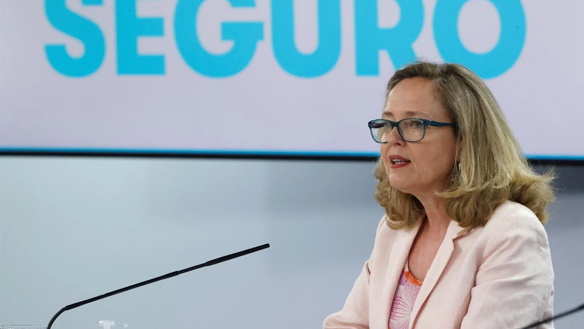 La vicepresidenta segunda del Gobierno y ministra de Asuntos Económicos y Transformación Digital, Nadia Calviño ,en rueda de prensa tras la reunión del Consejo de Ministros.