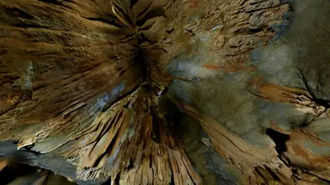 Cueva de Hornos de la Peña Cueva de Hornos de la Peña