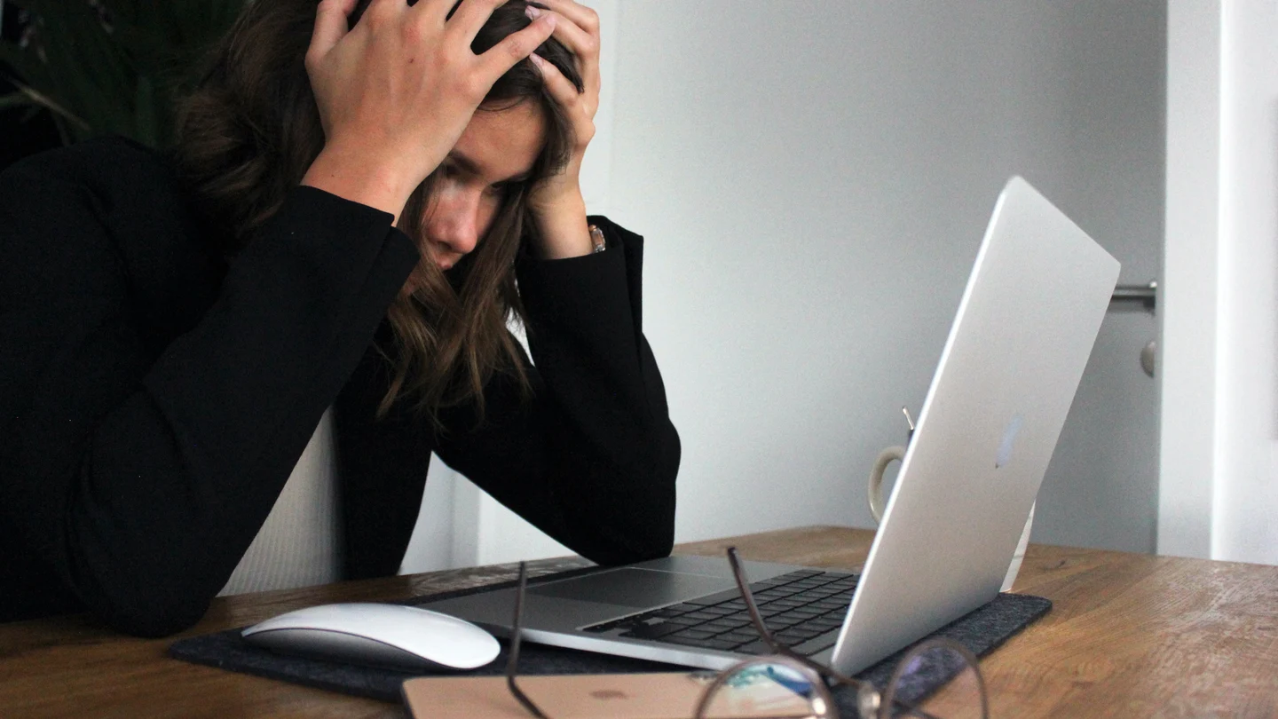 Cómo dejar dejar de lado el estrés laboral y desconectar de verdad durante las vacaciones de verano Cómo dejar dejar de lado el estrés laboral y desconectar de verdad durante las vacaciones de verano