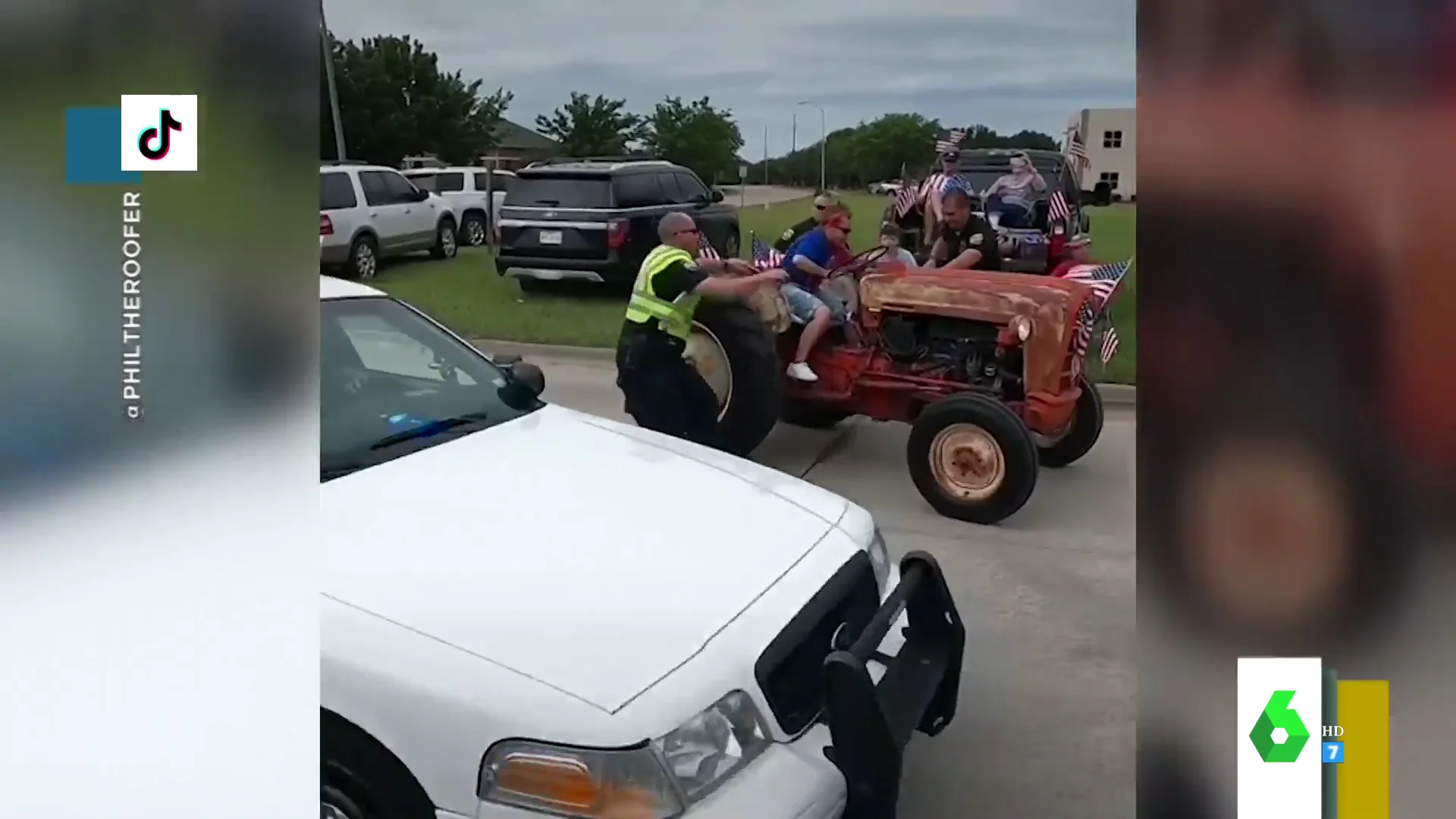 La surrealista persecución de la policía estadounidense a una mujer que lograba huir en tractor y a 10km/h