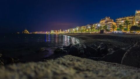 Blanes desde la playa por la noche