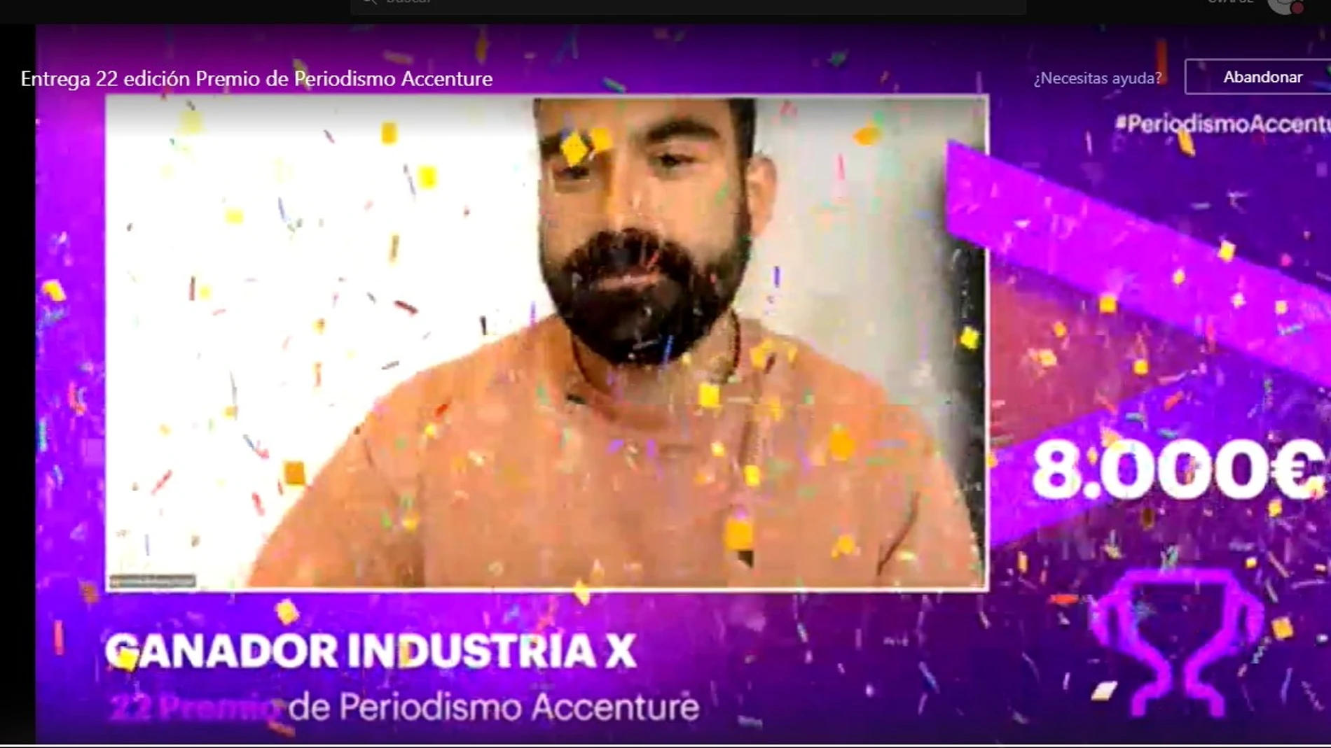 Hugo Domínguez, periodista de laSexta, en la recogida del Premio de Periodismo Accenture 