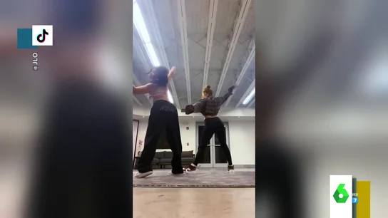 El espectacular baile de Jennifer López al ritmo de su nuevo hit, 'Cambia el paso' El espectacular baile de Jennifer López al ritmo de su nuevo hit, 'Cambia el paso'