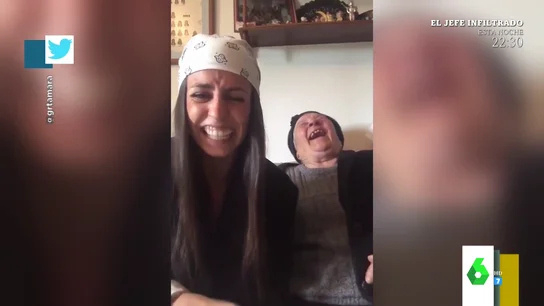 La desternillante broma de una nieta a su abuela: "Me ha dado un ataque de risa" La desternillante broma de una nieta a su abuela: "Me ha dado un ataque de risa"