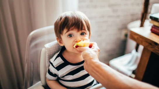 Cómo conseguir que los niños coman de todo sin castigos ni rabietas (sobre todo verduras) Cómo conseguir que los niños coman de todo sin castigos ni rabietas (sobre todo verduras)