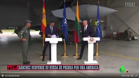 Pedro Sánchez, forzado a interrumpir una rueda de prensa en Lituania por una amenaza real de las fuerzas rusas Pedro Sánchez, forzado a interrumpir una rueda de prensa en Lituania por una amenaza real de las fuerzas rusas