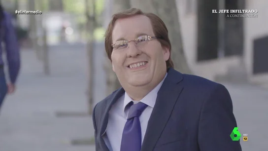 Cuando Joaquín Reyes imitó a Almeida, "mister sonrisa": "Nos sabéis cómo me dejó el Ayuntamiento la comunista de Carmena" Cuando Joaquín Reyes imitó a Almeida, "mister sonrisa": "Nos sabéis cómo me dejó el Ayuntamiento la comunista de Carmena"