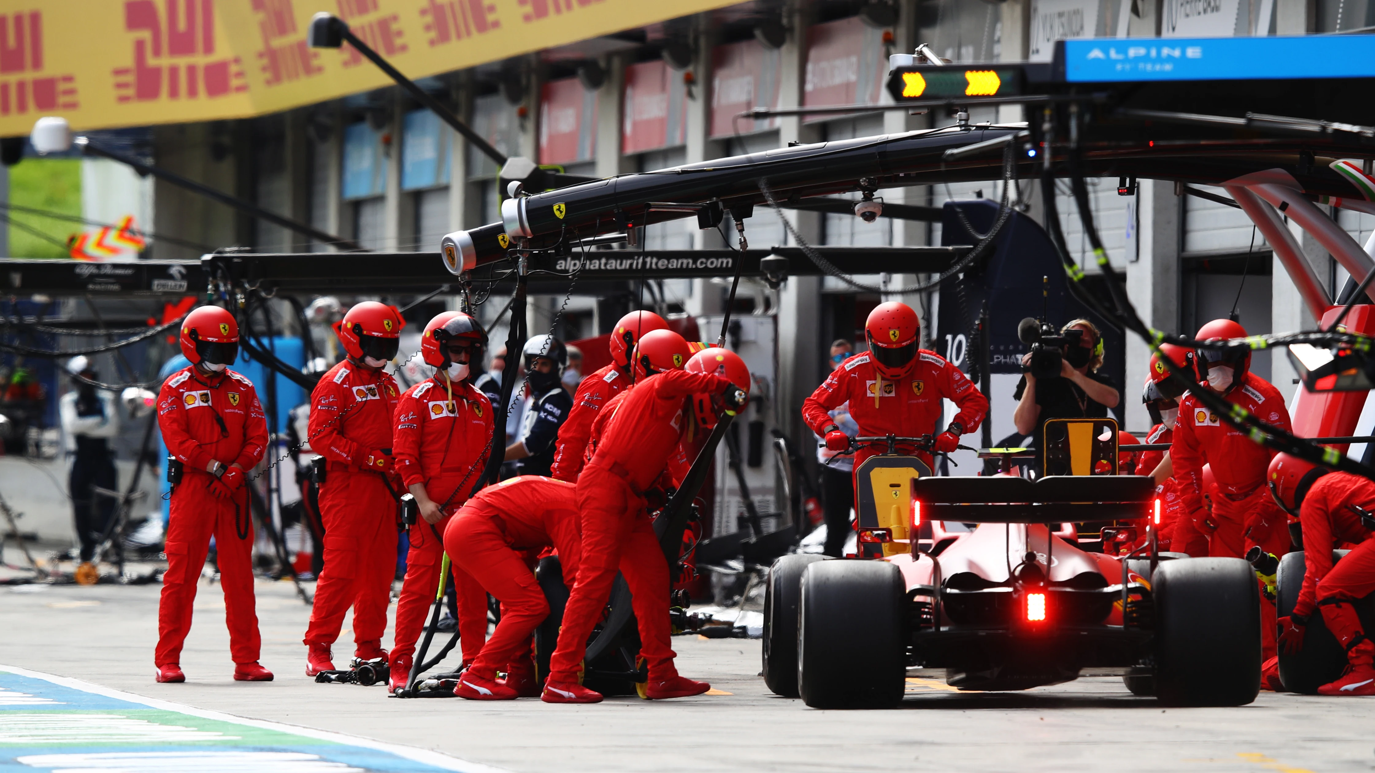 Carlos Sainz, en boxes Carlos Sainz, en boxes