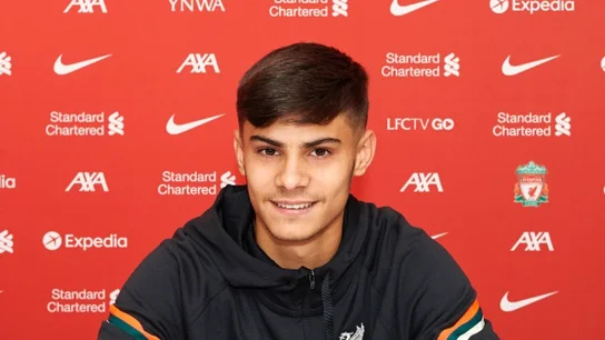 Oakley Cannonier firma su contrato profesional con el Liverpool Oakley Cannonier firma su contrato profesional con el Liverpool
