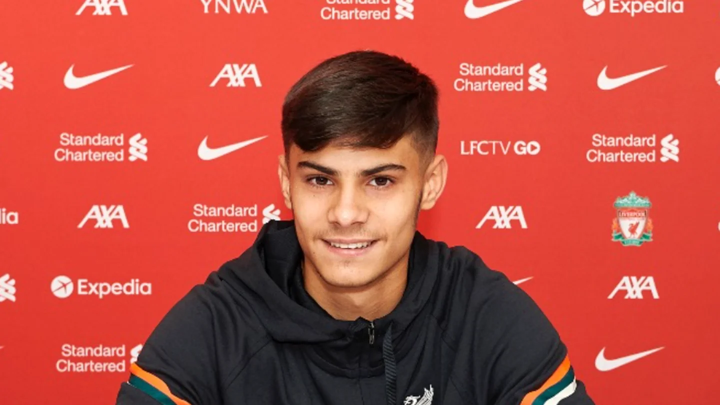 Oakley Cannonier firma su contrato profesional con el Liverpool Oakley Cannonier firma su contrato profesional con el Liverpool