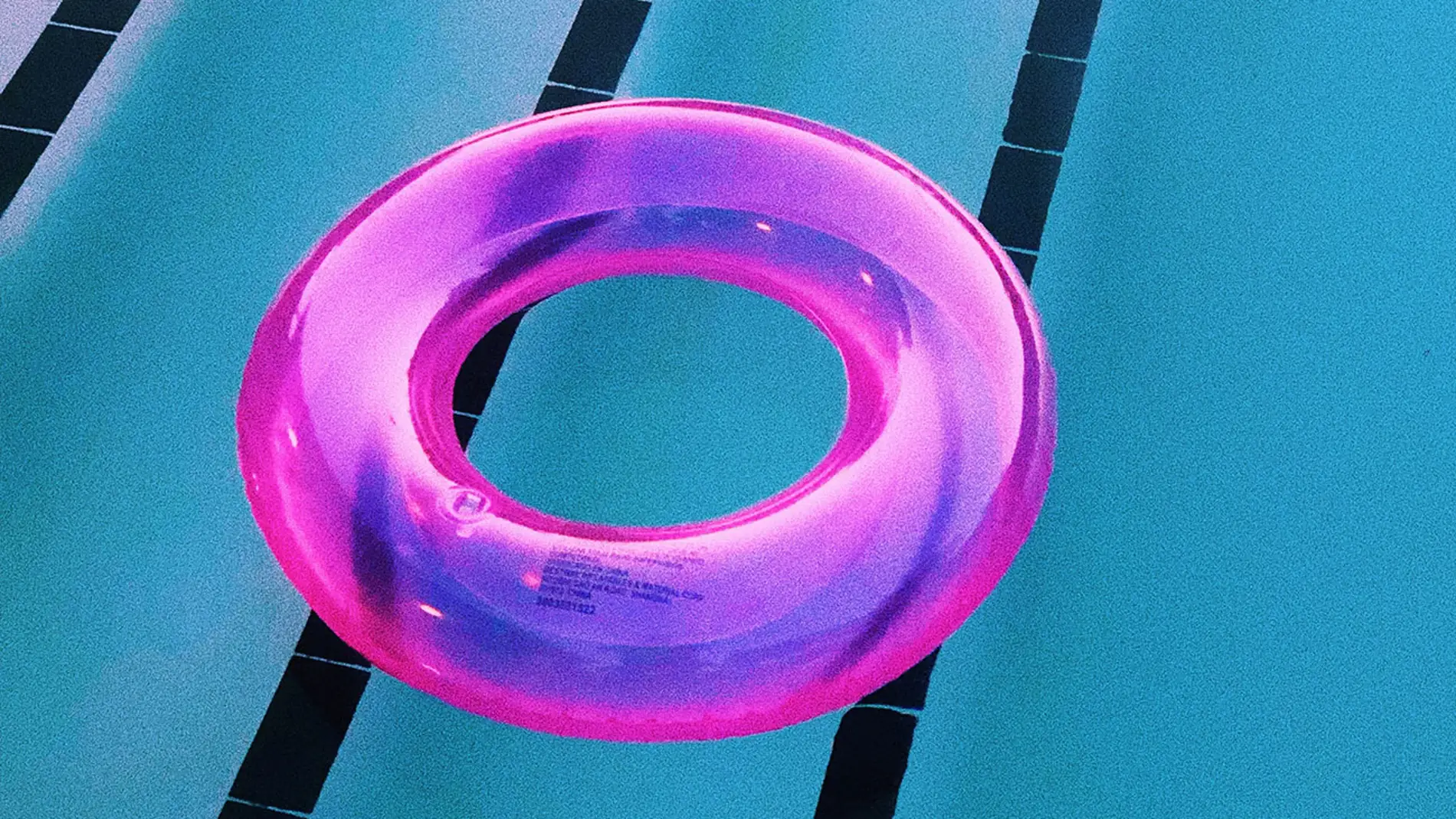 Un flotador en la piscina