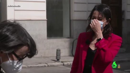 La confesión de Inés Arrimadas a Thais Villas sobre hacer cosas en la cama con calcetines Las risas de Inés Arrimadas y Thais Villas al hablar sobre hacer "otras cosas en la cama con calcetines": "La imagen es terrorífica"