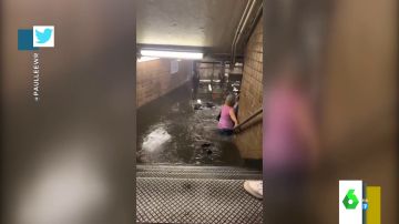 El impactante vídeo de las inundaciones en el Metro de Nueva York tras las fuertes lluvias: "¿Qué hace la gente ahí?"