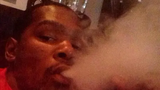 Kevin Durant fumando marihuana en 2014 Kevin Durant fumando marihuana en 2014