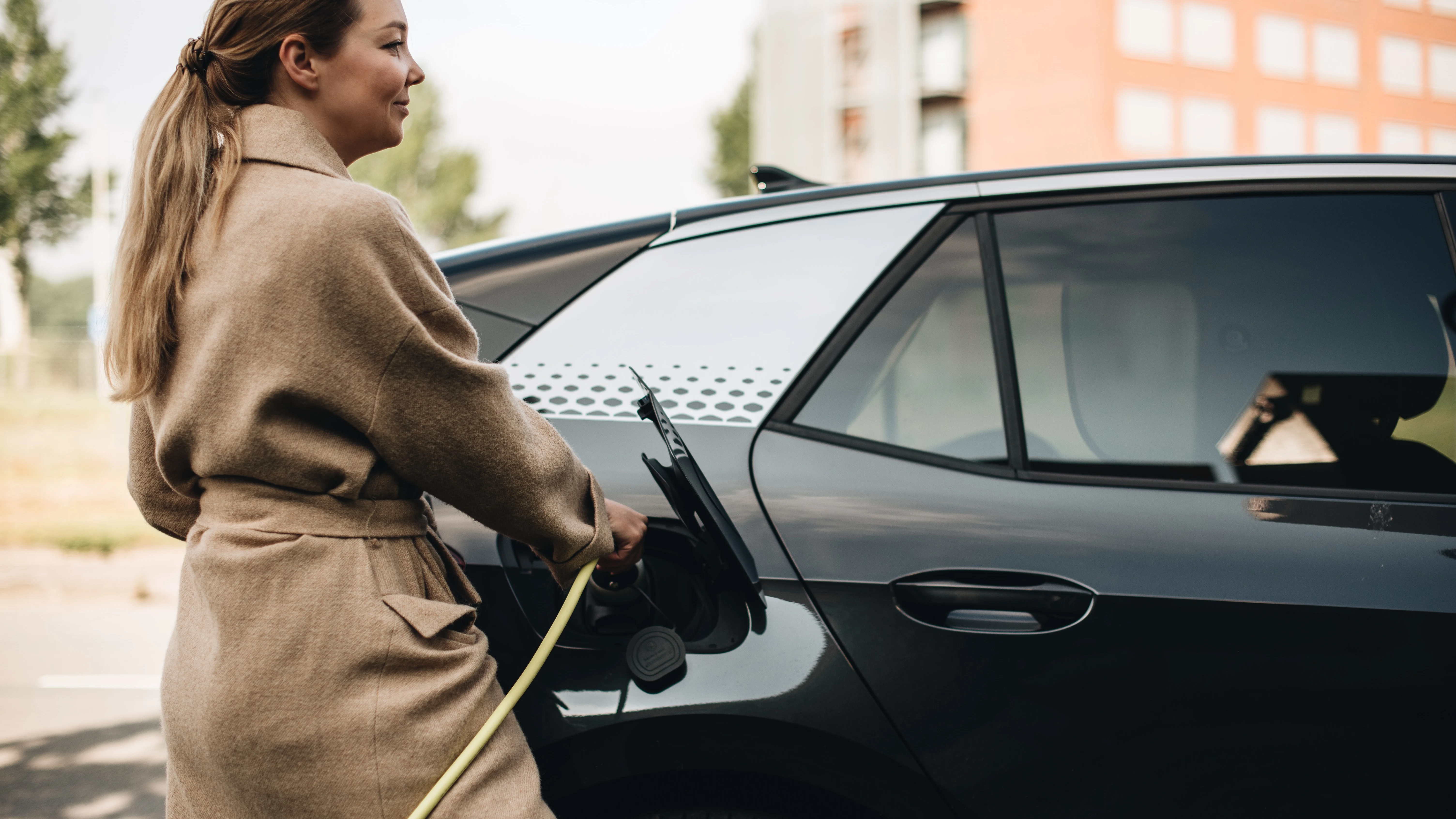 ¿Cuánto cuesta cargar un coche eléctrico en casa con la nueva tarifa de la luz?