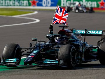 Lewis Hamilton ganó por primera vez desde España