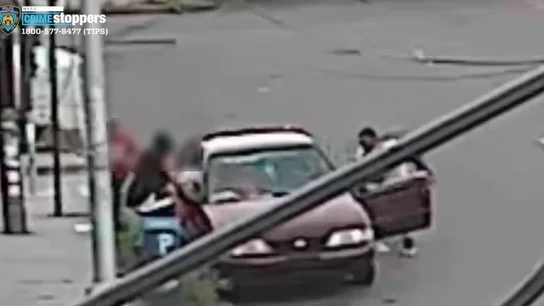 El momento en el que una madre rescata a su hijo de ser secuestrado El momento en el que una madre rescata a su hijo de ser secuestrado