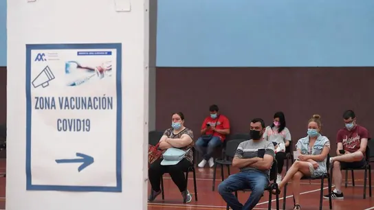 Más del 50% de los españoles tiene ya la pauta de vacunación completa contra el coronavirus Más del 50% de los españoles tiene ya la pauta de vacunación completa contra el coronavirus