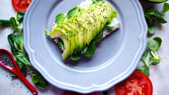 Grasas saludables: estos son los alimentos que deberías tomar a diario si quieres adelgazar y estar sano Grasas saludables: estos son los alimentos que deberías tomar a diario si quieres adelgazar y estar sano