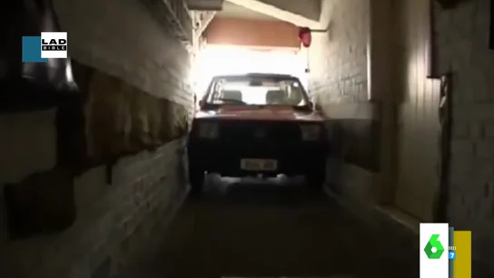 La increíble habilidad de un hombre de 88 años para aparcar su Fiat Panda en su garaje, con solo seis centímetros más de anchura La increíble habilidad de un hombre de 88 años para aparcar su Fiat Panda en su garaje, con solo seis centímetros más de anchura