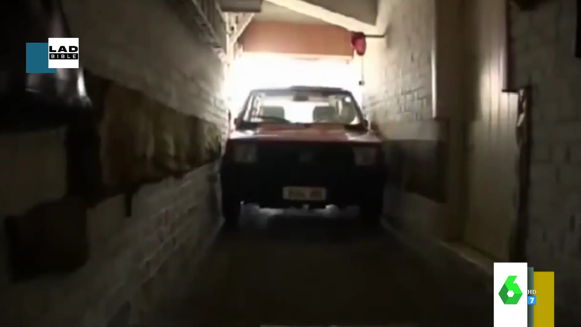 La increíble habilidad de un hombre de 88 años para aparcar su Fiat Panda en su garaje, con solo seis centímetros más de anchura