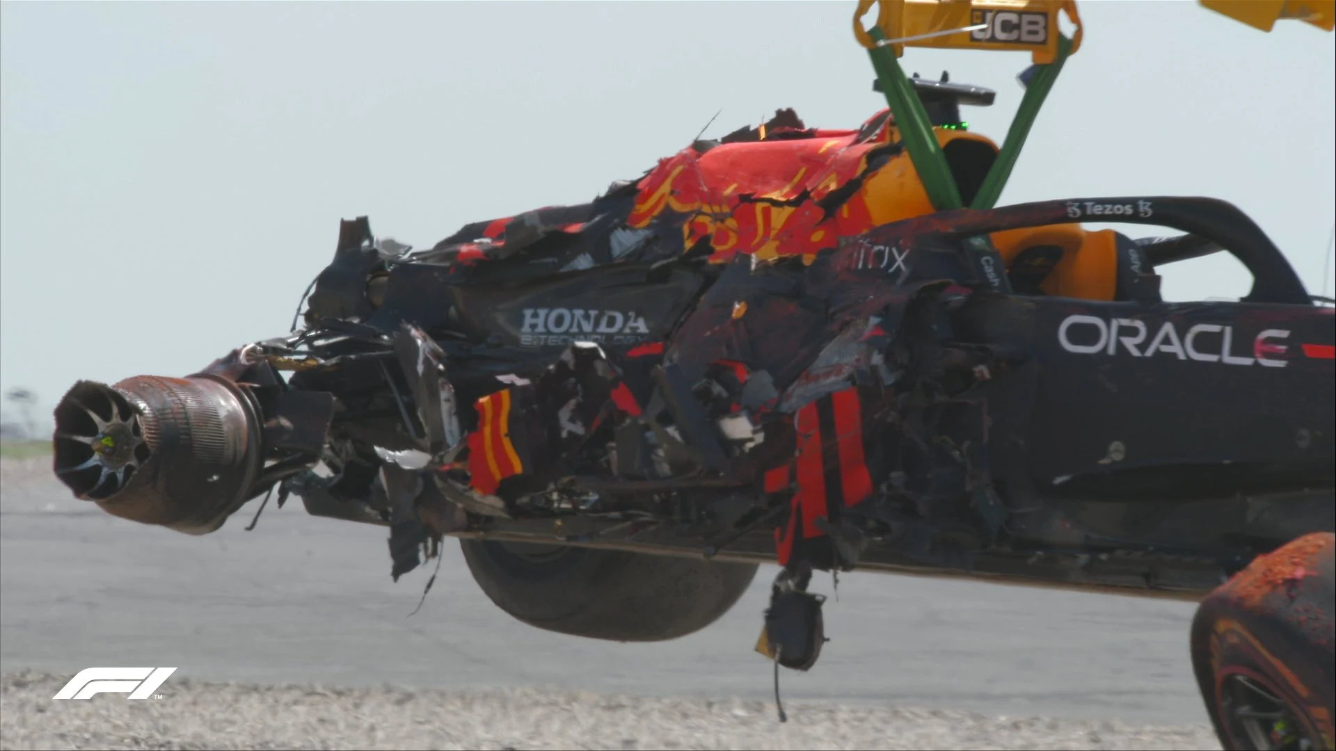 Así quedó el Red Bull de Max Verstappen tras su coche con Lewis Hamilton en Silverstone