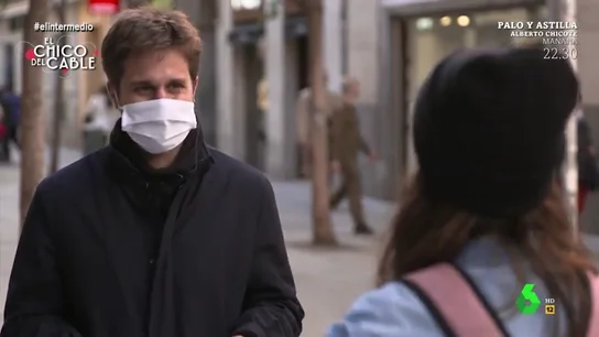"Déjame el número": la espontánea petición de una joven a Pablo Ibarburu en pleno reportaje de El Intermedio "Déjame el número": la espontánea petición de una joven a Pablo Ibarburu en pleno reportaje de El Intermedio