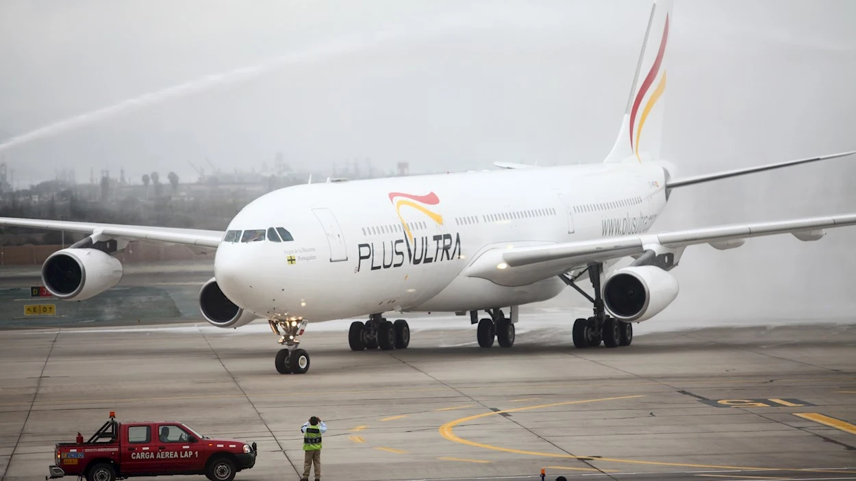 Un avión de la aerolínea española Plus Ultra