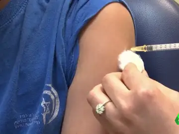 Vacunación a un niño