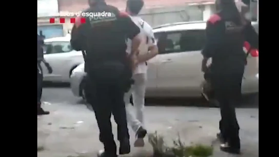 Cae un clan que echaba a las familias de sus casas en Badalona para plantar en ellas marihuana Cae un clan que echaba a las familias de sus casas en Badalona para plantar en ellas marihuana