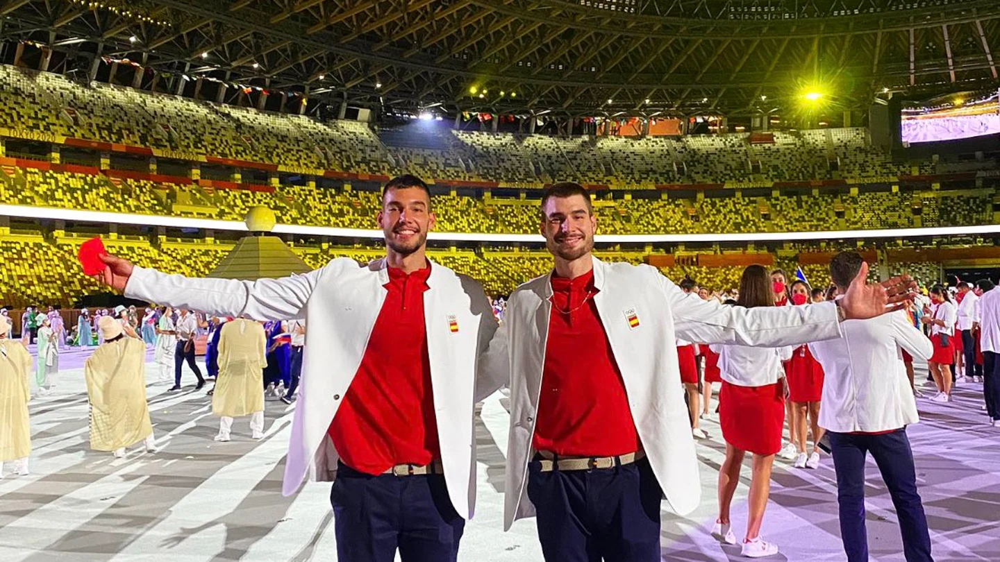 Los hermanos Hernangómez en la ceremonia de apertura de los Juegos Los hermanos Hernangómez en la ceremonia de apertura de los Juegos
