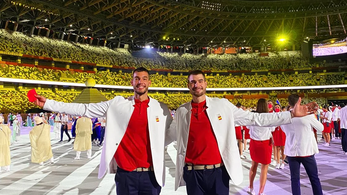 Los hermanos Hernangómez en la ceremonia de apertura de los Juegos