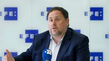 El presidente de ERC, Oriol Junqueras, atiende a EFE