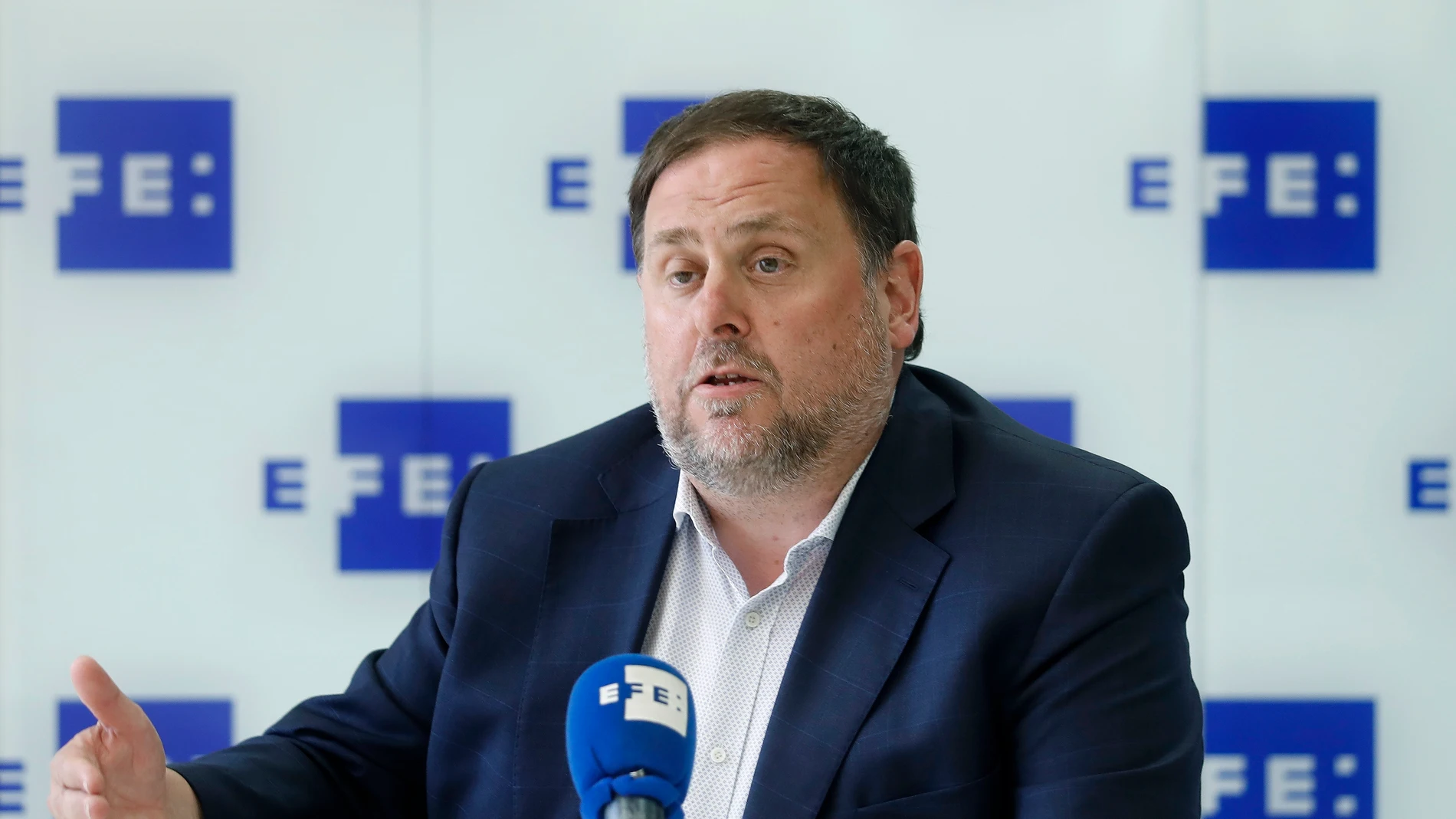 El presidente de ERC, Oriol Junqueras, atiende a EFE