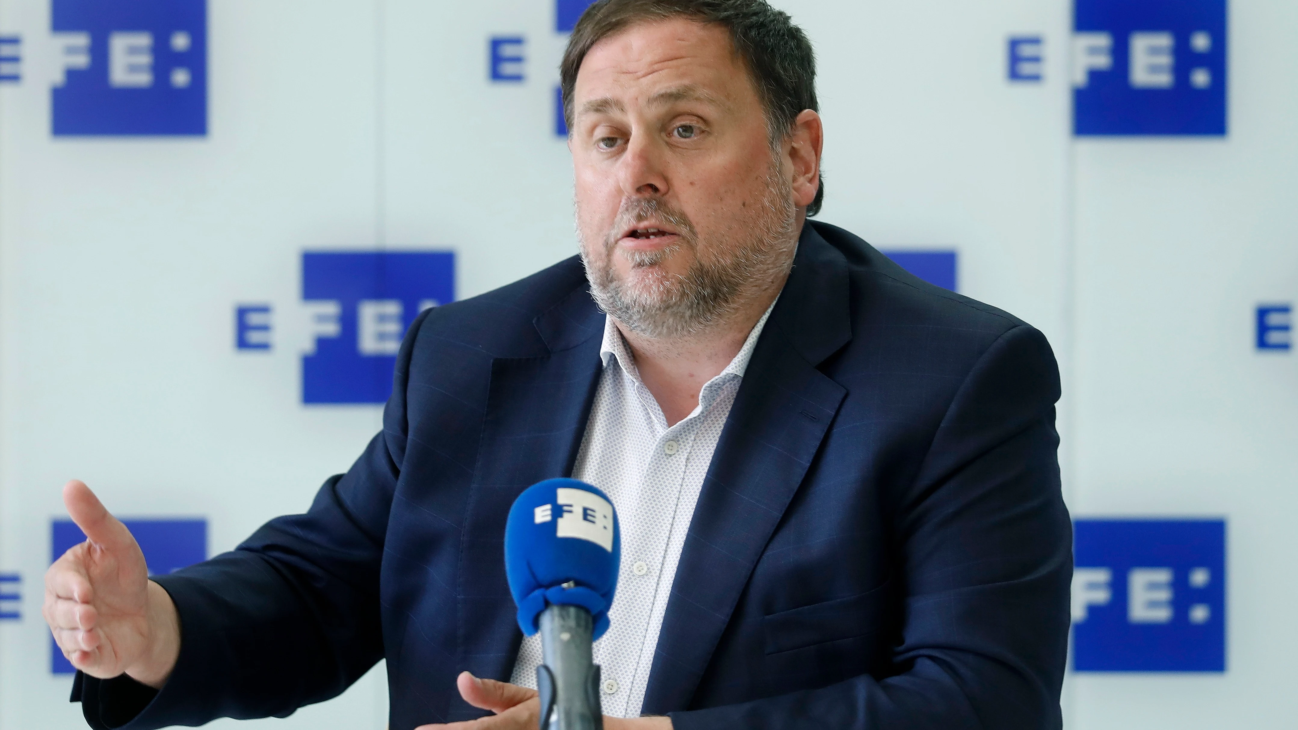 El presidente de ERC, Oriol Junqueras, atiende a EFE