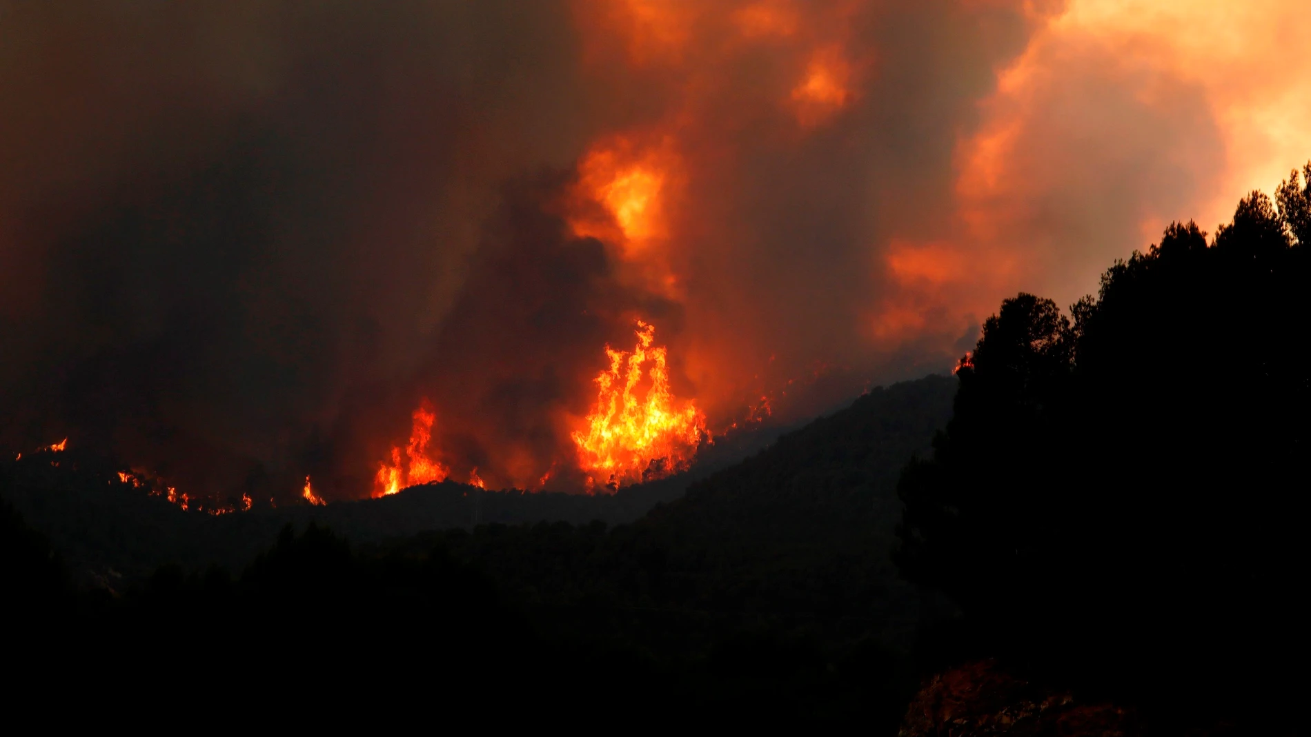 Imagen del incendio originado en Santa Coloma de Queralt (Conca de Barberà)