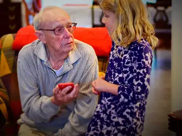 Tres móviles ideales para regalar a tus abuelos Tres móviles ideales para regalar a tus abuelos