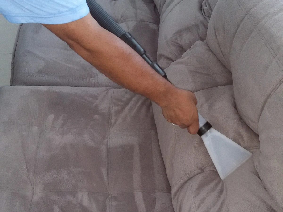 Cómo limpiar un sofá de tela