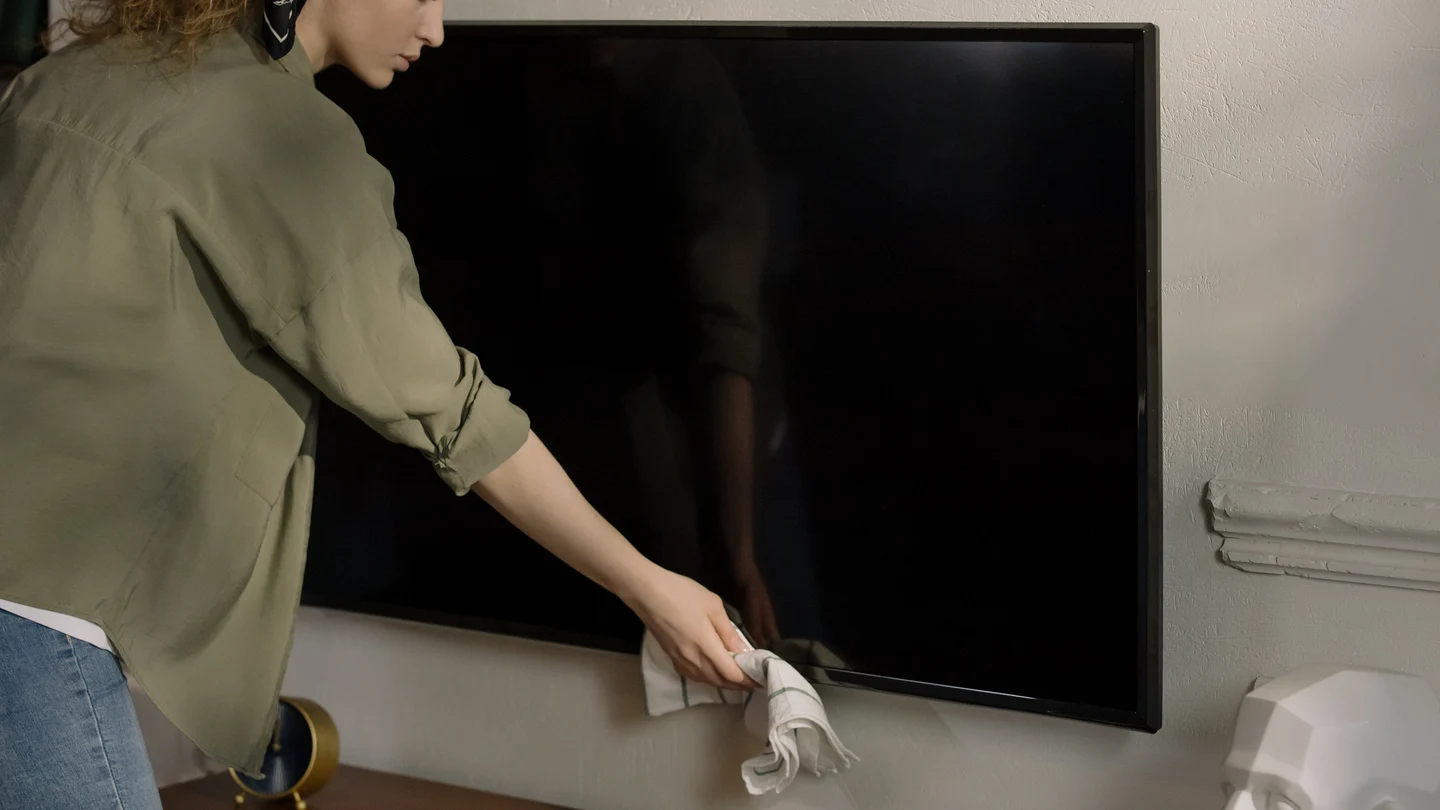 Cómo limpiar la pantalla de tu tele o del ordenador sin que se estropee Cómo limpiar la pantalla de tu tele o del ordenador sin que se estropee
