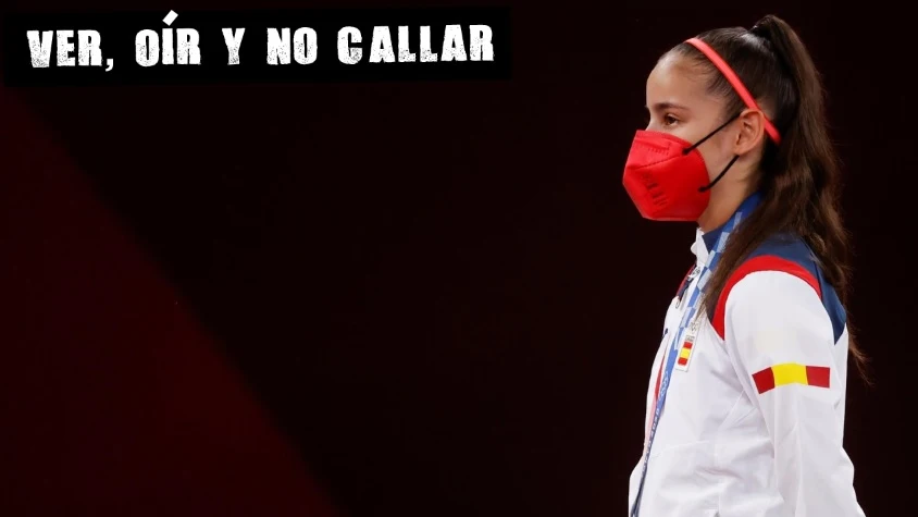 La española Adriana Cerezo recibe la medalla de plata La española Adriana Cerezo recibe la medalla de plata