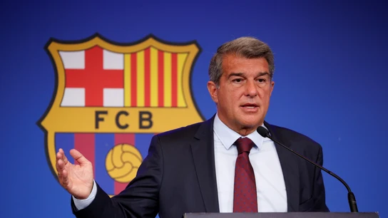 Tebas por twitter y Laporta en directo: se atacan y contestan en la rueda de prensa por la salida de Leo Messi Tebas por twitter y Laporta en directo: se atacan y contestan en la rueda de prensa por la salida de Leo Messi