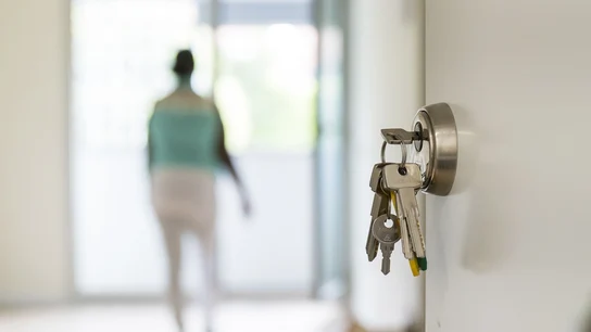 Barcelona impone una multa de 45.000 euros por negarse a alquilar un piso por racismo Barcelona impone una multa de 45.000 euros por negarse a alquilar un piso por racismo