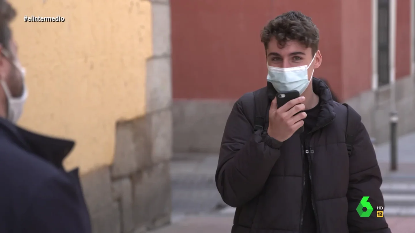 Joven habla con sus padres Joven habla con sus padres